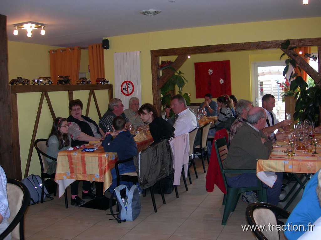 20080921 6 Sierentz 05.jpg - 21/09/2008 - 68510 SIERENTZCLUB DE VƒHICULES ANCIENS D'ALSACE-MULHOUSE - CVAAM25�mes JOURNƒES EUROPƒENNES DU PATRIMOINERepas au restaurant Ç Le Gourmandin È